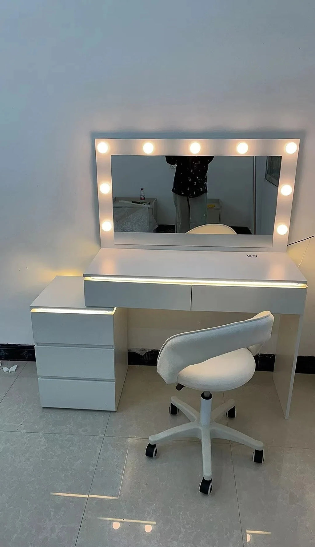 Modern Simple Bedroom Dressing Table with Atmosphere Light New Integrated Solid Wood Nightstand Storage Cabinet Makeup Vanities